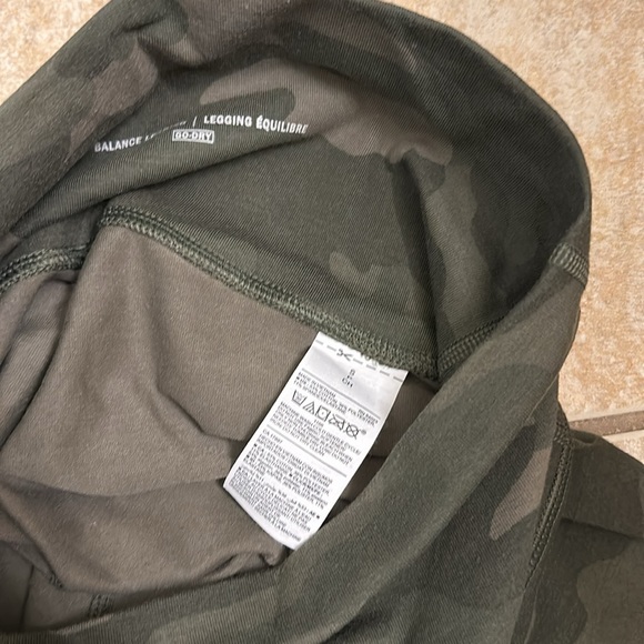 Old Navy Active biker shorts - Picture 2 of 4